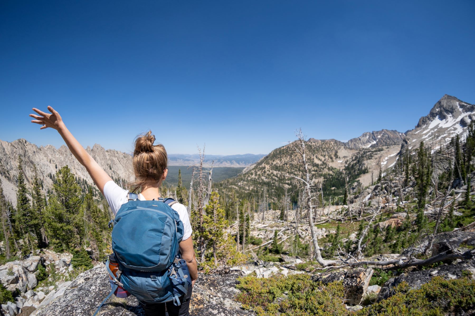 a girl hiking in the Sawtooth Mountains Idaho - Redfish ...